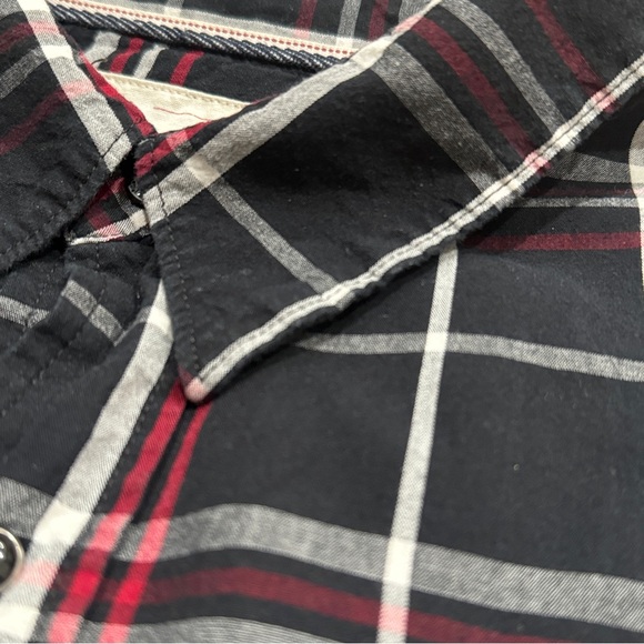 Levi’s Long Sleeve Pearl Snap Plaid Button Up Shirt Black Red White Modern Fit - Picture 3 of 8